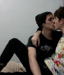 Cute boys in Love!  592c6893a4283.jpg