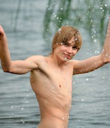 Swimming hotties 5!! 59305a88d8eb1.jpg