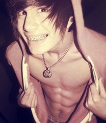 Dark Hair Hotties! 5934448ce1ceb.jpg