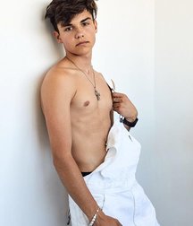 best model ever! 5d548d43c771e.jpg