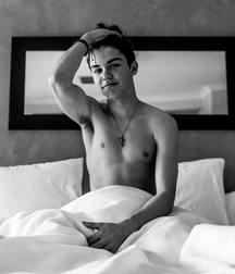 best model ever! 5d548e0f2e4c3.jpg