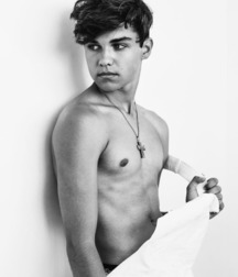 best model ever! 5d548e113f646.jpg