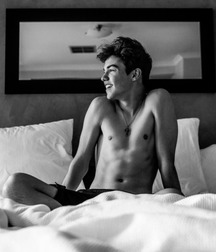 best model ever! 5d548e1d12bfb.jpg