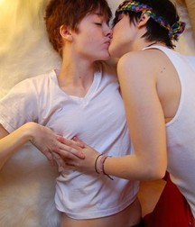 Kissing 5946a7e969ede.jpg