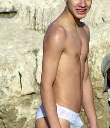 Cute boys 594c12af533d2.jpg