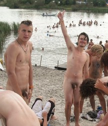 Naked male bonding 595124b75eb1e.jpg