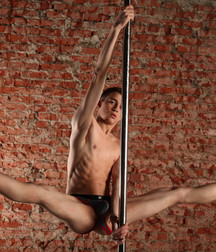 Pascal pole dancer 59634d8b16f81.jpg