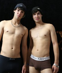 Twins 596b9f243be5c.jpg