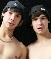 Twins 596b9f295e303.jpg