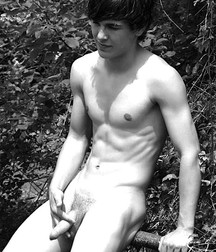 In black and white 598a2752ad666.jpg