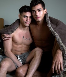Ashton an Levi 59b3c04ed87a0.jpg