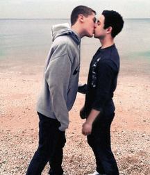 Boys in love 59f379165a8d6.jpg