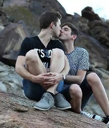 Boys in love 59f37951a4c7f.jpg