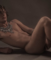 Cute lad with diamonds 5a1b124ab5e75.jpg