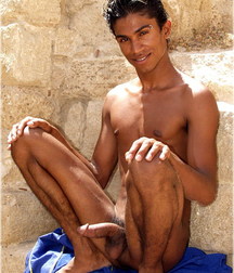 Squatting boys 5a782efaa39f8.jpg