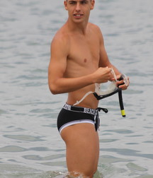 Speedos  5a8def744c4f9.jpg