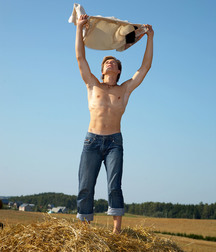 Jaroslav 2 (Jaroslav sets hay on fire) 5a990fdb7c66f.jpg