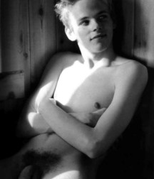 Monocrome twinks 5ad45fb090138.jpg