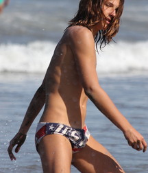 Speedos 5adee6c48a164.jpg