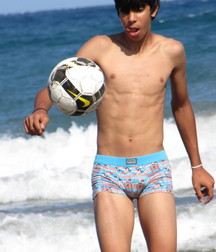 Speedos 5adee6d7cac69.jpg