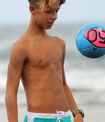 Speedos 5adee802ba77a.jpg