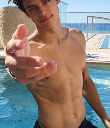 Cute lads 5b14f941651e5.jpg