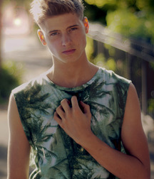 Cute lads 5b192bcae3f6c.jpg