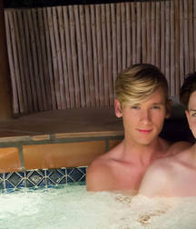 Julian Bell and Riley Finch 5c1d1dd44551b.jpg