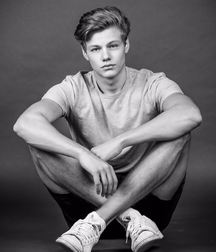 Just beauty of boys 5d432942202e6.jpg