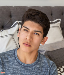 Latino * Aaron 5d6ee5bf59f0c.jpg