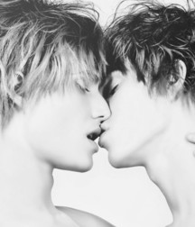 Kiss & Love 1 5cf10f948fec8.jpg