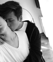 Kiss & Love 2 5cf10fff77b72.jpg
