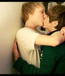 Kiss & Love 3 5d56ac41967e5.jpg