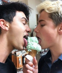 Kiss & Love 4 - boys gay porn