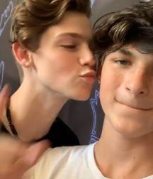 Kiss & Love 4 - boys gay porn 5e9b131e930e6.jpg