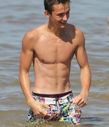 SHIRTLESS (NN)