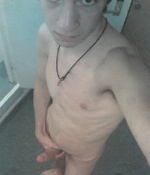 Me 5b6b49d080f3b.jpg