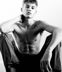 Sexy Models--Frederik Ruegger! 5969403556eeb.jpg