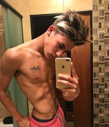 Selfie Boys 5!! 59fba4b03b988.jpg