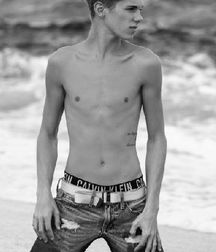 Random hotties 1 5a1733e6e5776.jpg