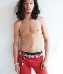 Out and famous 1--Ezra!!!  5a2be4641e8e9.jpg