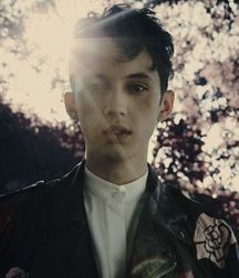 Out and famous 2--Troye!! 5a2d8cdfc7165.jpg