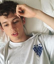 Out and famous 2--Troye!! 5a2d8cf1a3ea7.jpg