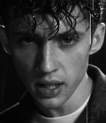 Out and famous 2--Troye!! 5a2d8cf411fc6.jpg