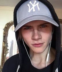 Hottie Fabian!  5a8e1daa8c783.jpg