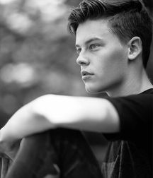 Photogenic Boys 9!! 5ad25c8b10ca2.jpg