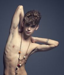 Photogenic Boys 11!!  Hotties on film!  5adb9eb3aac27.jpg