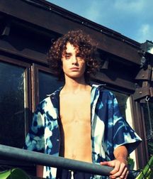 Sexy Matthew! Wild hair and all!! 5b14634d503c5.jpg
