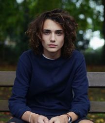 Sexy Matthew! Wild hair and all!! 5b14634fd681e.jpg