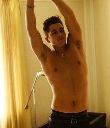 Famous and shirtless! 5bb8e659bcf33.jpg